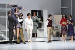 Balletttänzer*innen auf der Bühne