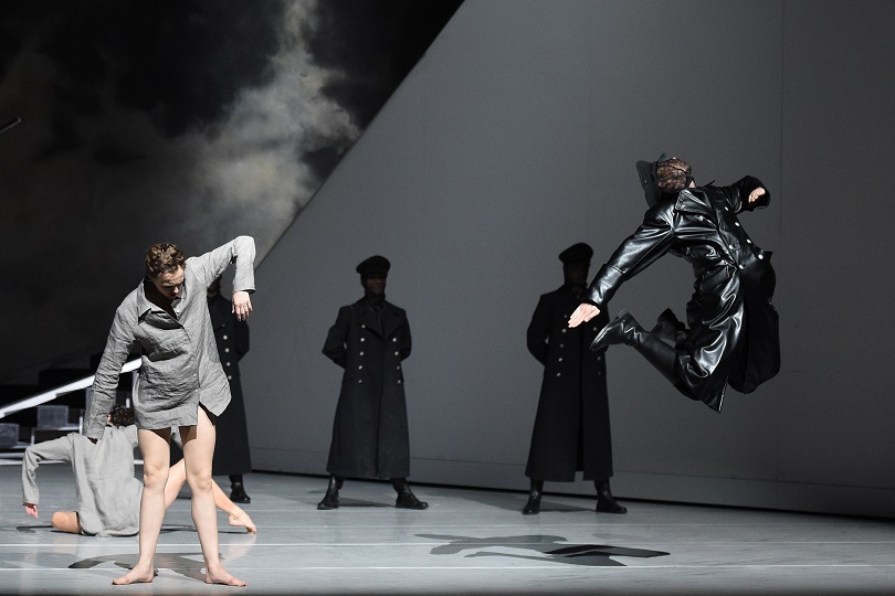 Balletttänzer*innen auf der Bühne